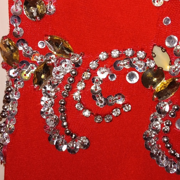 GORGEOUS RED EVENING GOWN - Picture 13 of 16